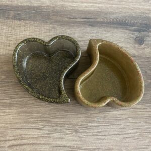 Coupelles petits coeurs noir et or