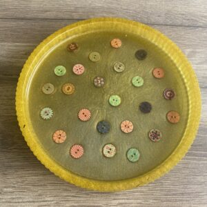Plateau boutons jaune et gris